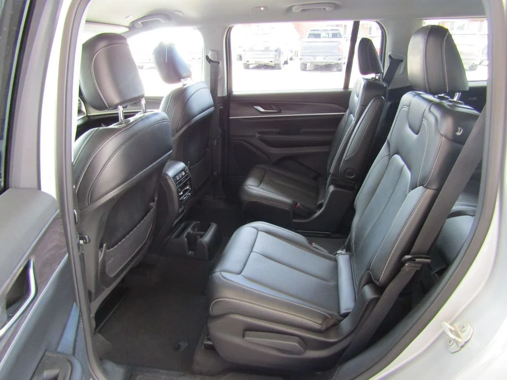 Used 2023 Silver Jeep Limited image 34