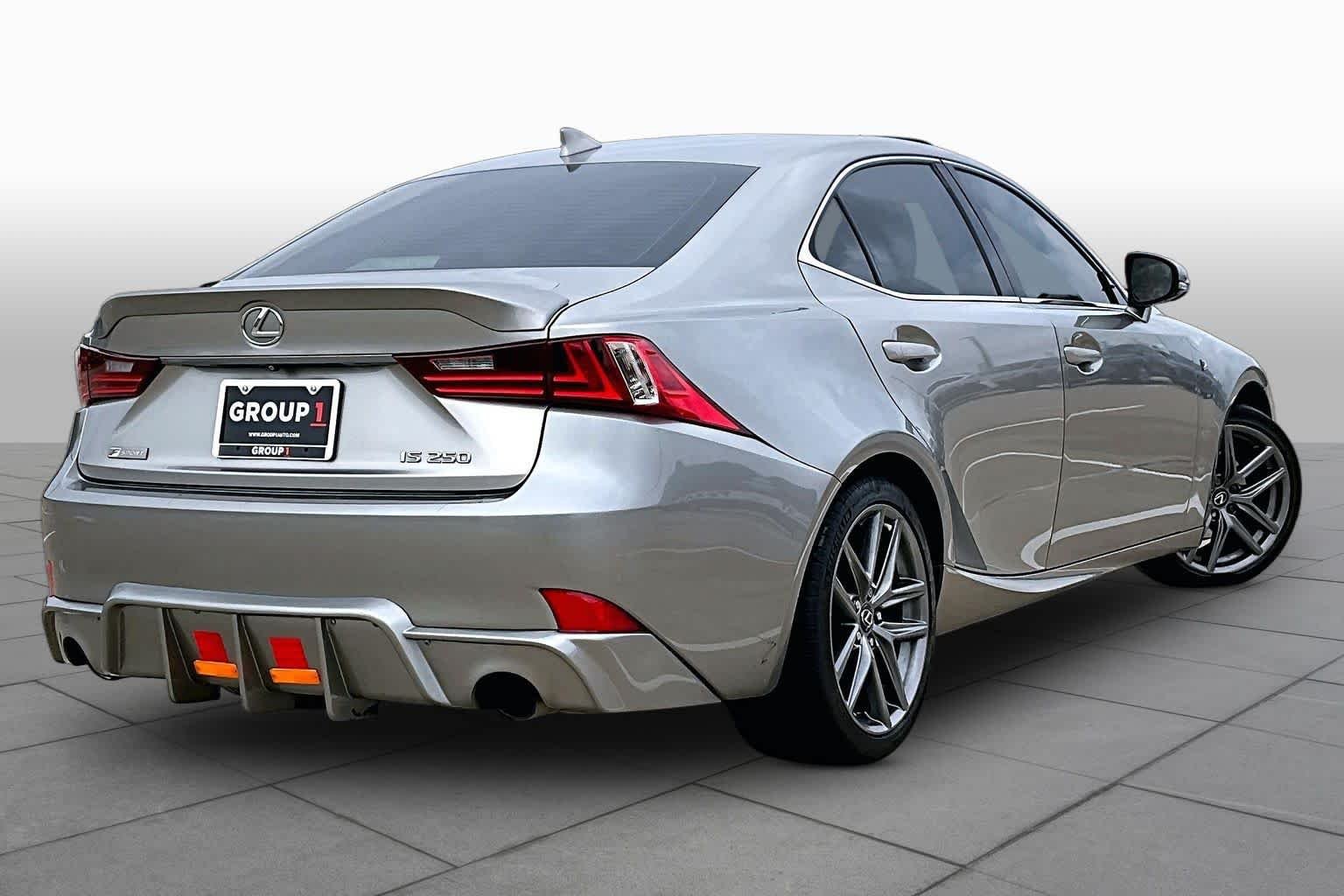 Used 2015 Atomic Silver Lexus  image 12