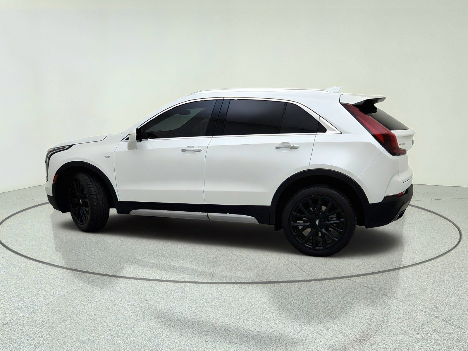 Used 2021 Crystal White Tricoat Cadillac FWD Premium Luxury image 13