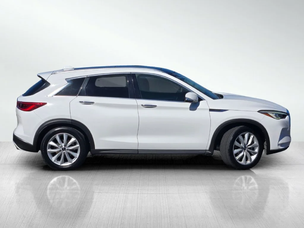 Used 2019 Lunar INFINITI ESSENTIAL image 3
