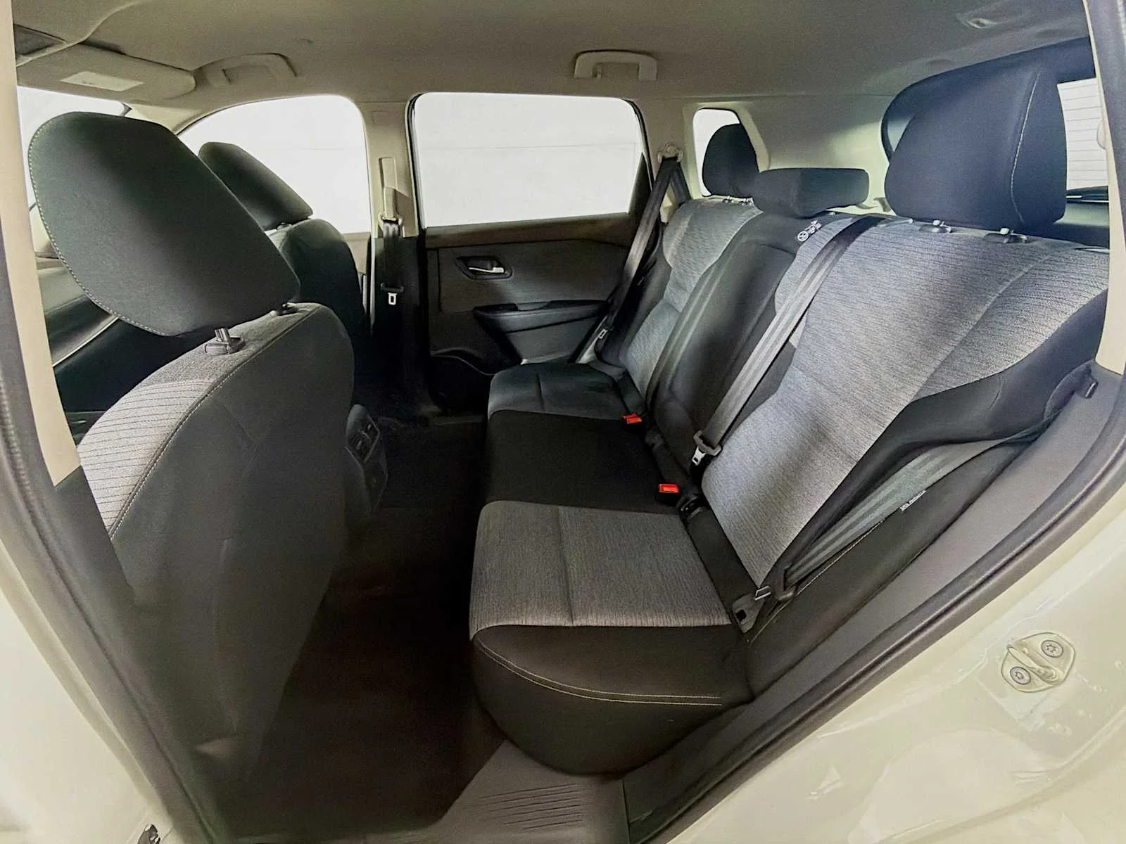 Used 2023 Pearl White Tricoat Nissan SV image 21