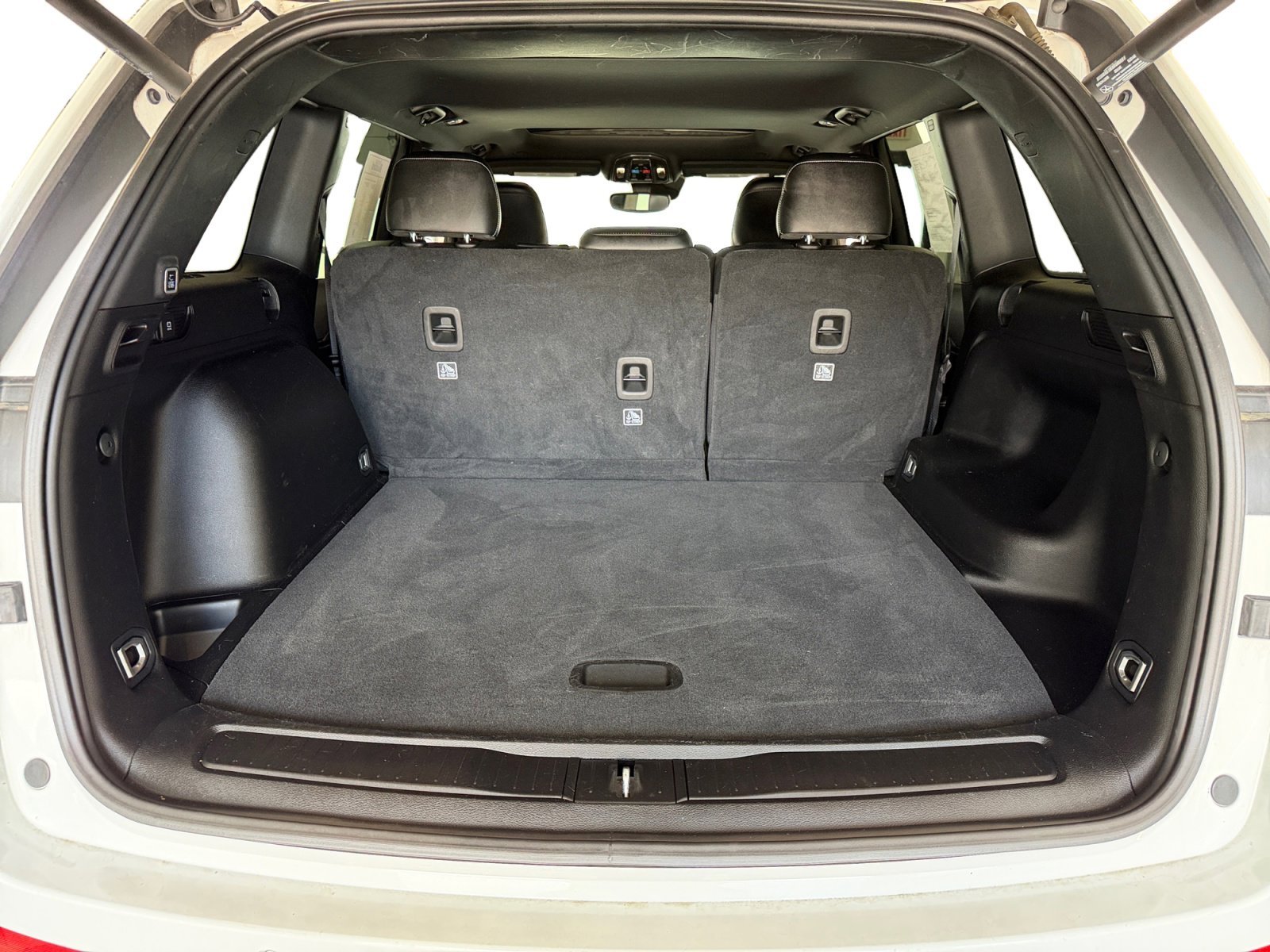 Certified Used 2023 Bright White Clearcoat Jeep Altitude image 38