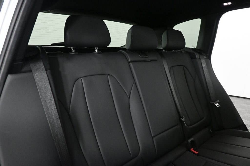 Used 2019 Silver BMW sDrive30i image 19