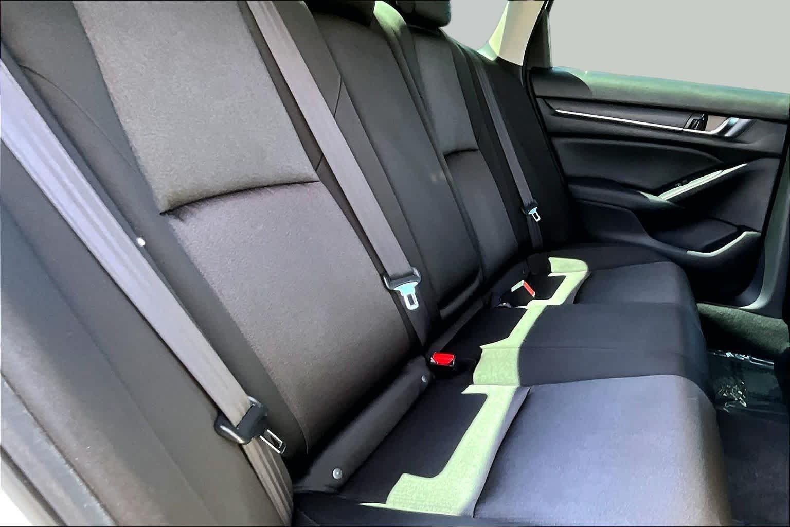 Used 2020 Platinum White Pearl Honda  image 19