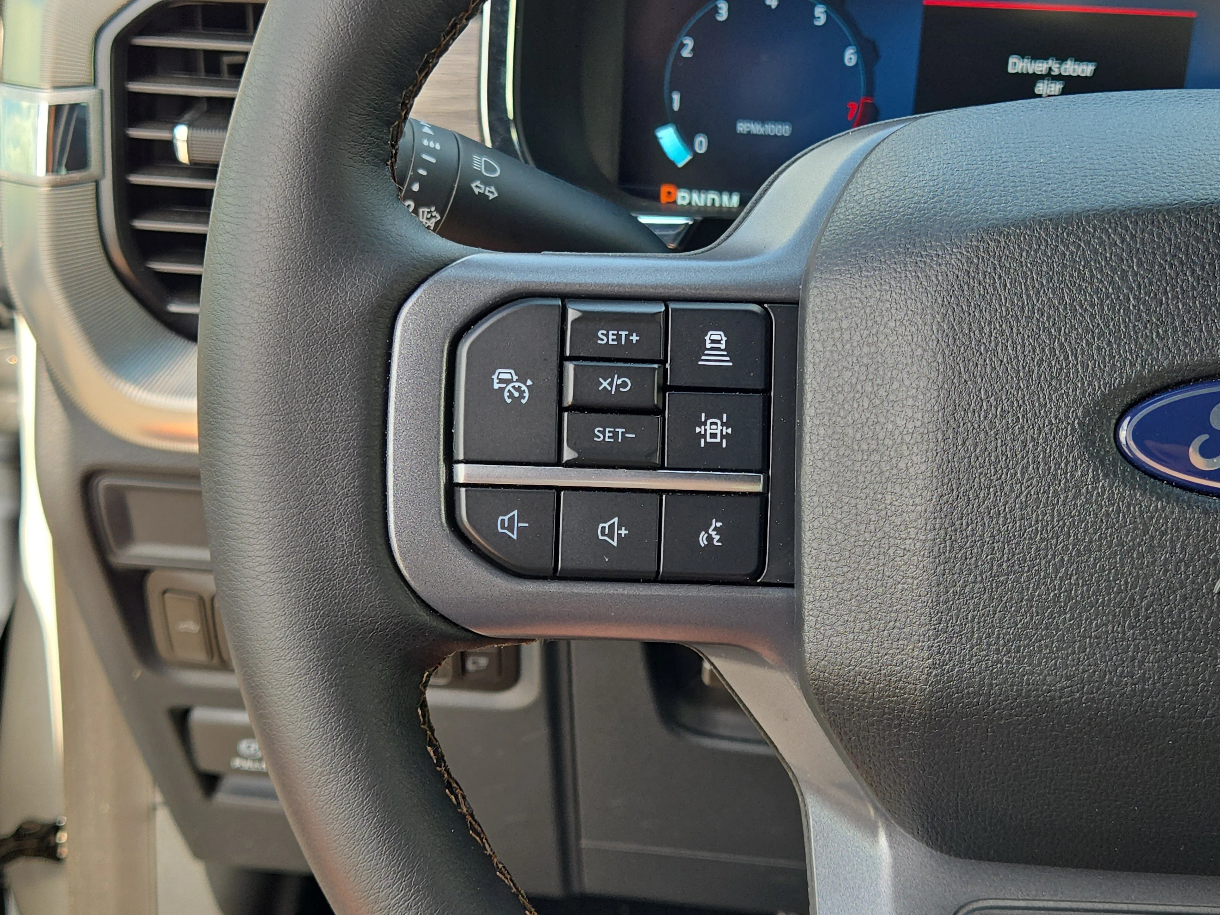 Used 2025 Oxford White Ford LARIAT image 22
