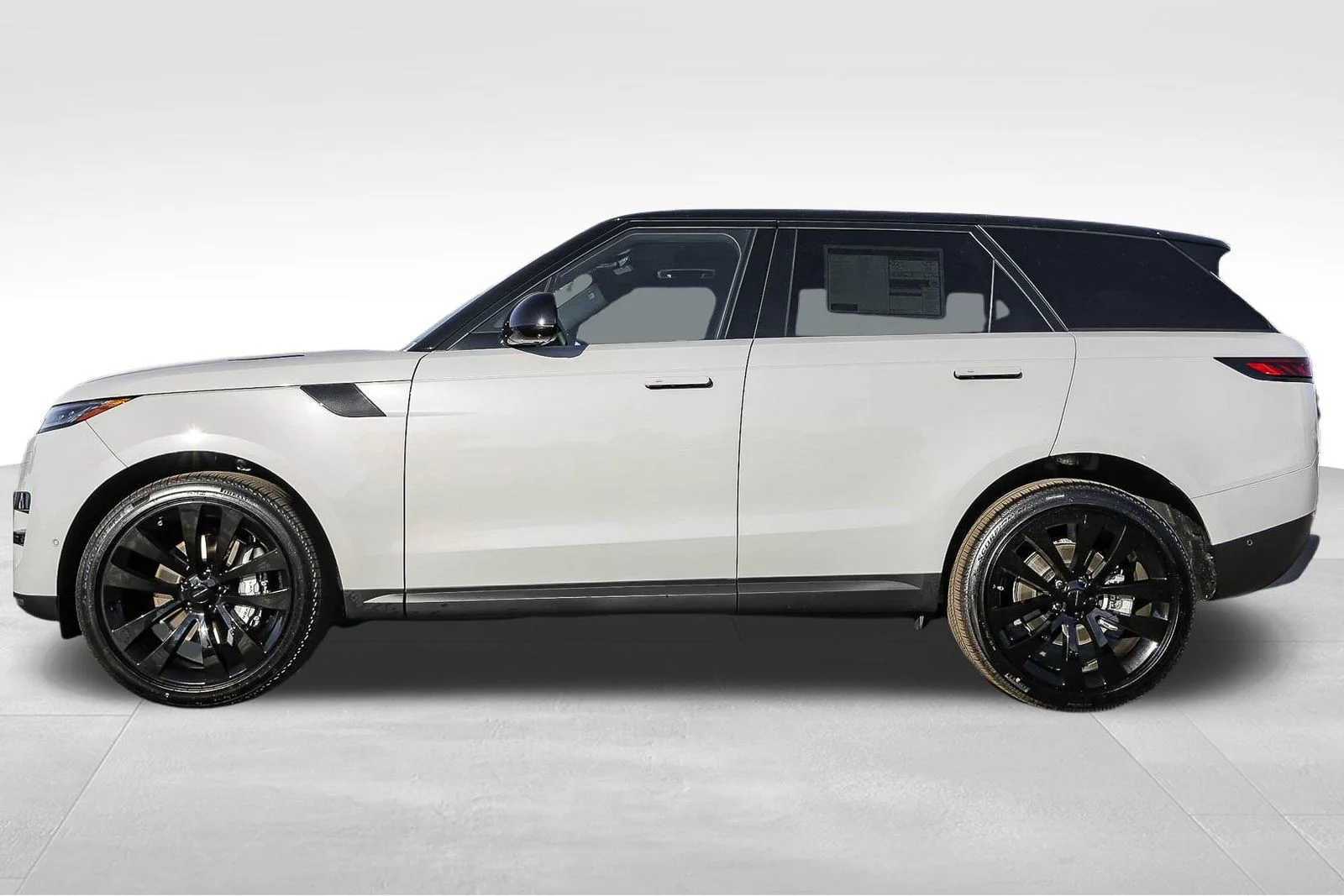 New 2026 Borasco Grey Land Rover SE image 8