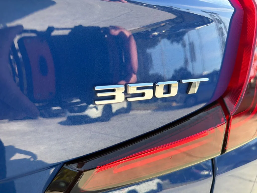 Used 2021  Cadillac Premium Luxury image 11