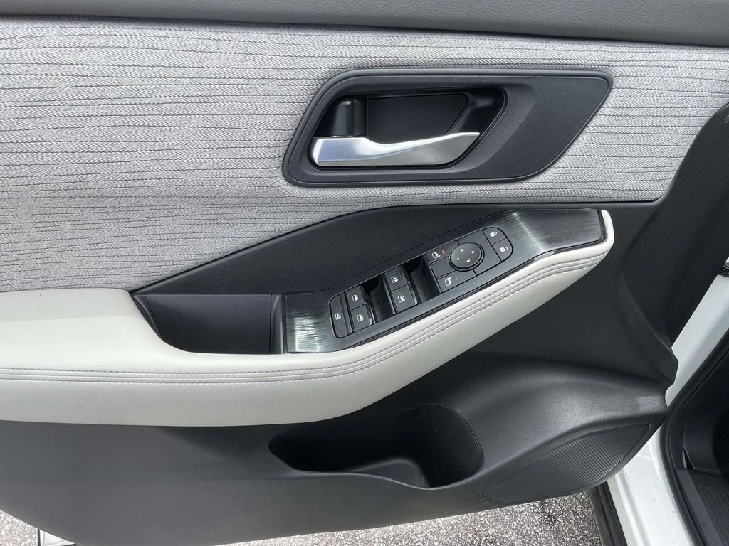 Used 2024 Silver Ford XLT image 46