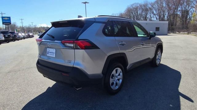 2021 Toyota RAV4 LE - Photo 8