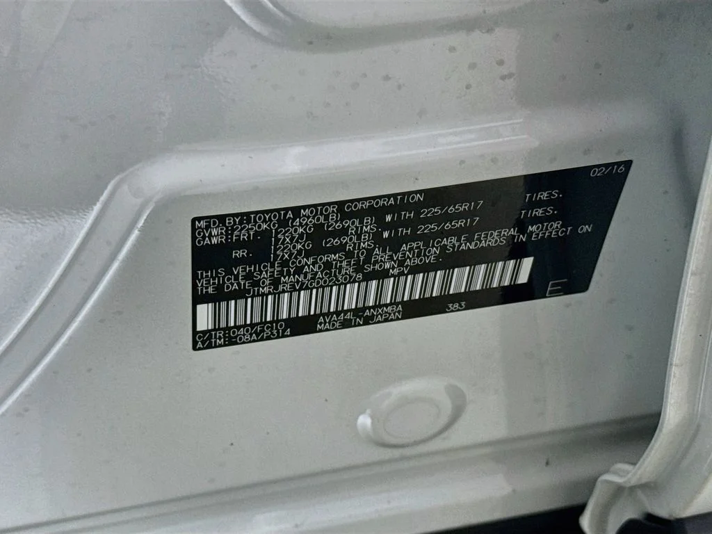 Certified Used 2016 Super White Toyota XLE image 28