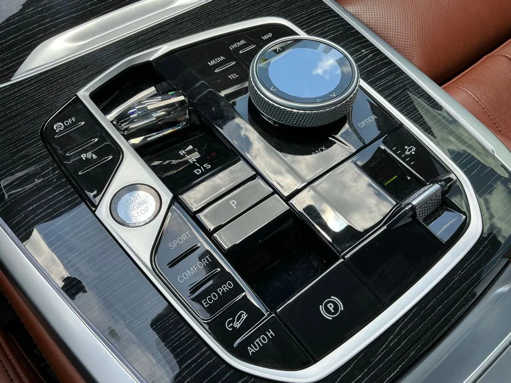 Used 2023 White BMW M60i image 48