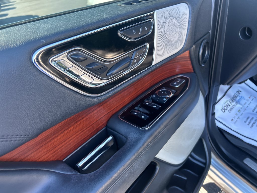 Used 2022 Silver Lincoln Reserve image 11