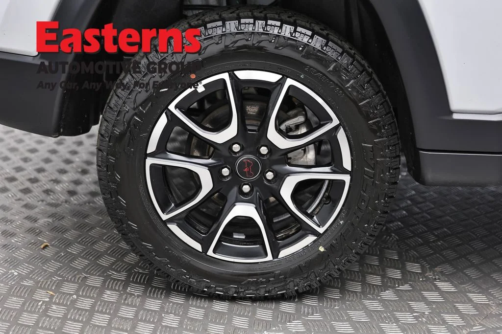 Used 2025 Silver Jeep Trailhawk image 29