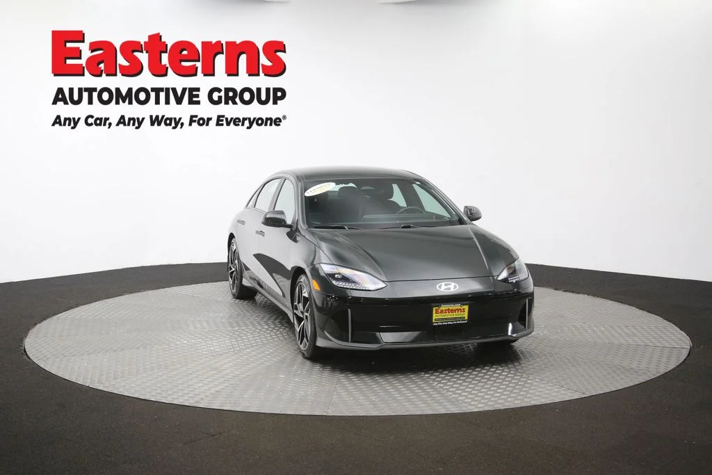 Used 2023 Green Hyundai SEL image 51