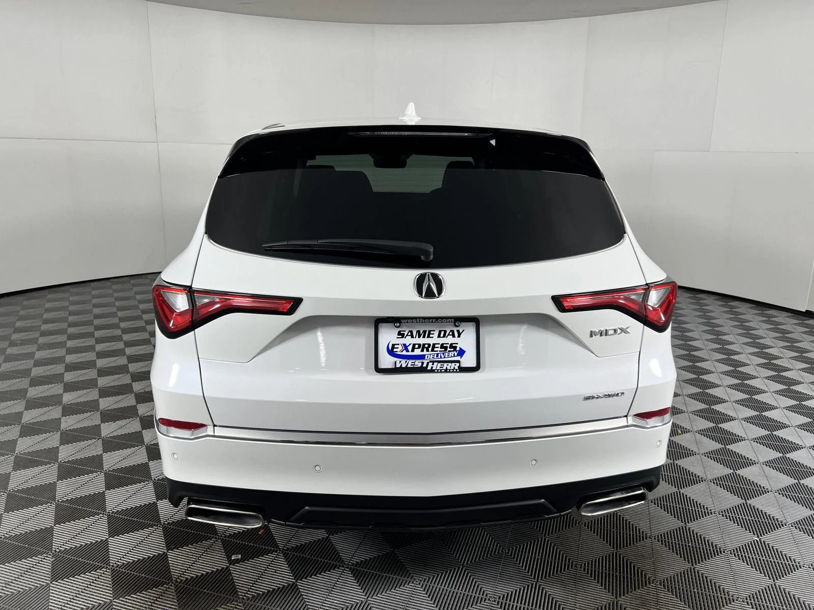 Used 2024 Platinum White Pearl Acura  image 9