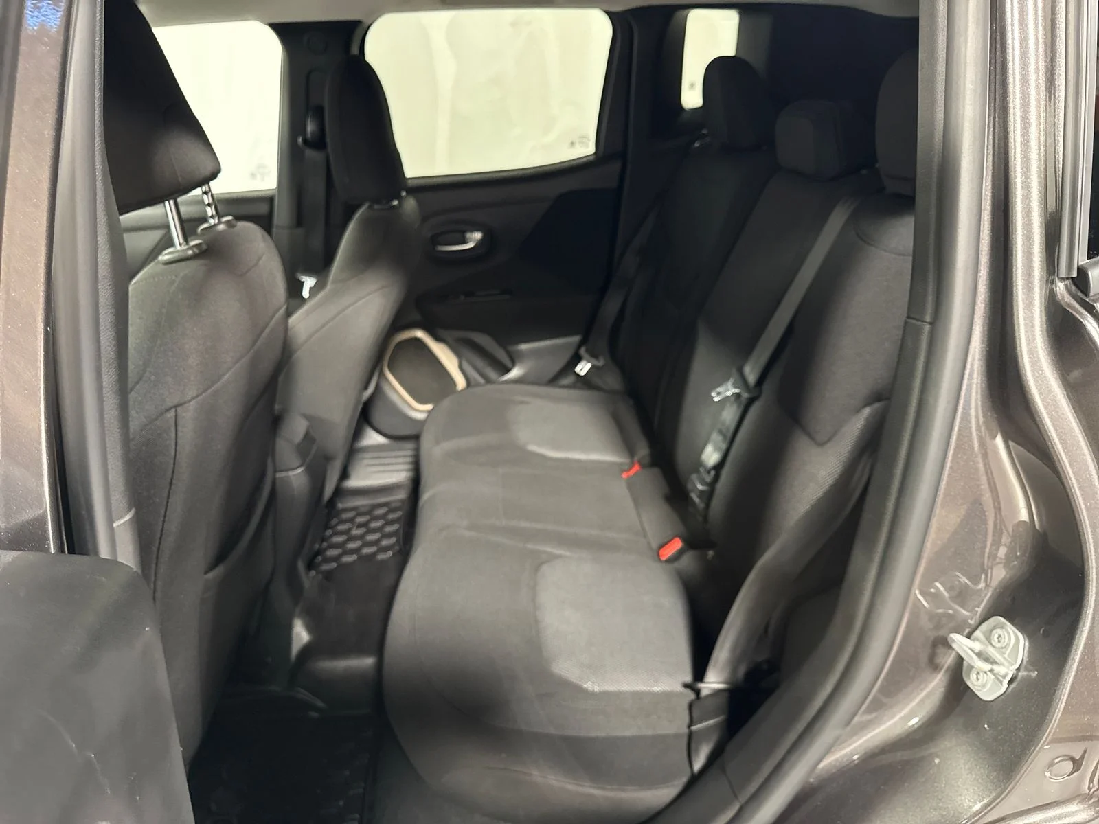 Used 2017 Granite Crystal Metallic Clearcoat Jeep Latitude image 5