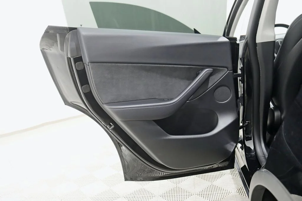Used 2022 Black Tesla Long Range image 34