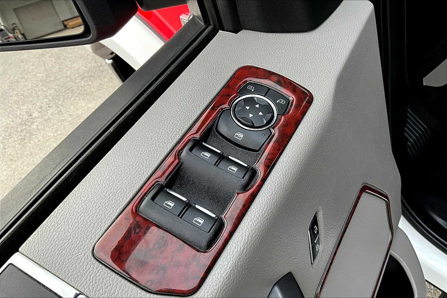 Used 2019 Oxford White Ford XLT image 12