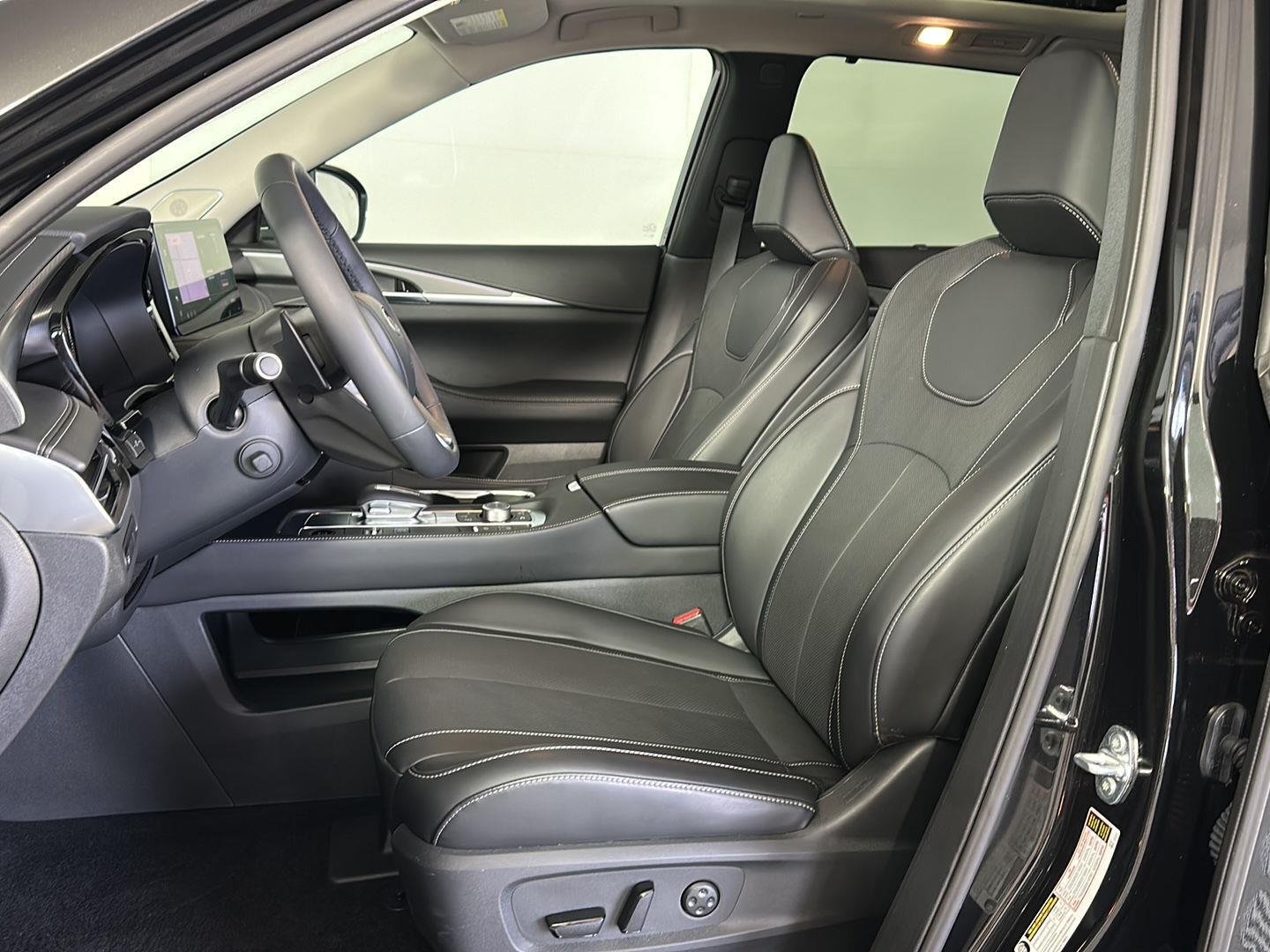 Used 2026 Mineral Black INFINITI LUXE image 6