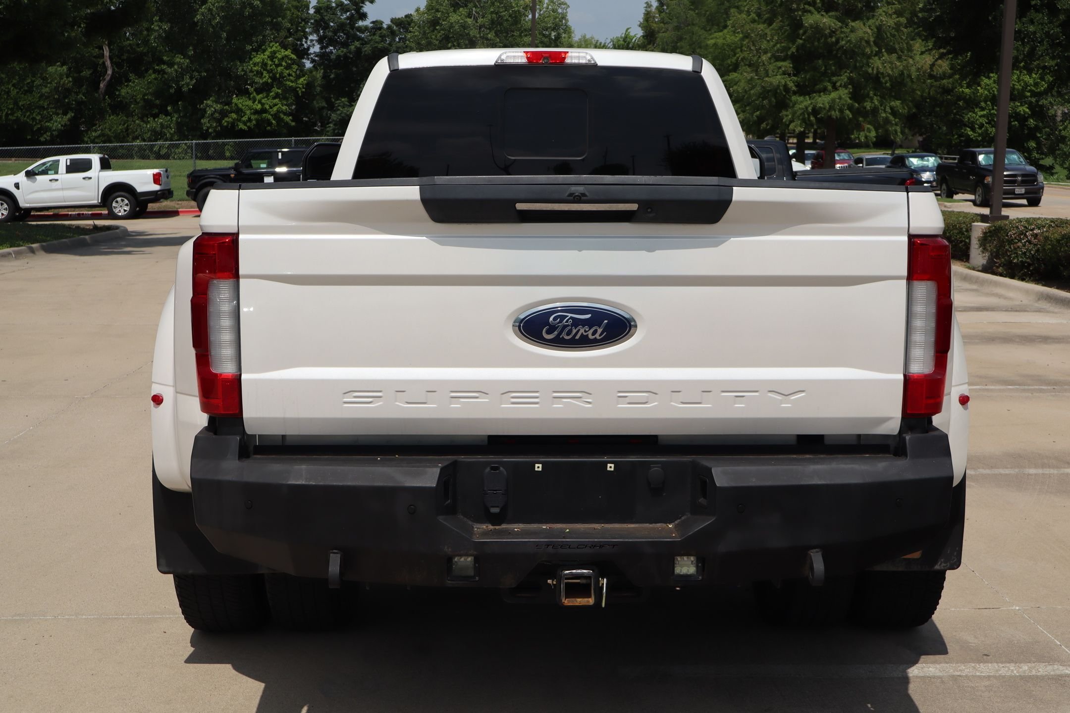 Used 2019 White Platinum Clearcoat Metallic Ford Lariat image 4