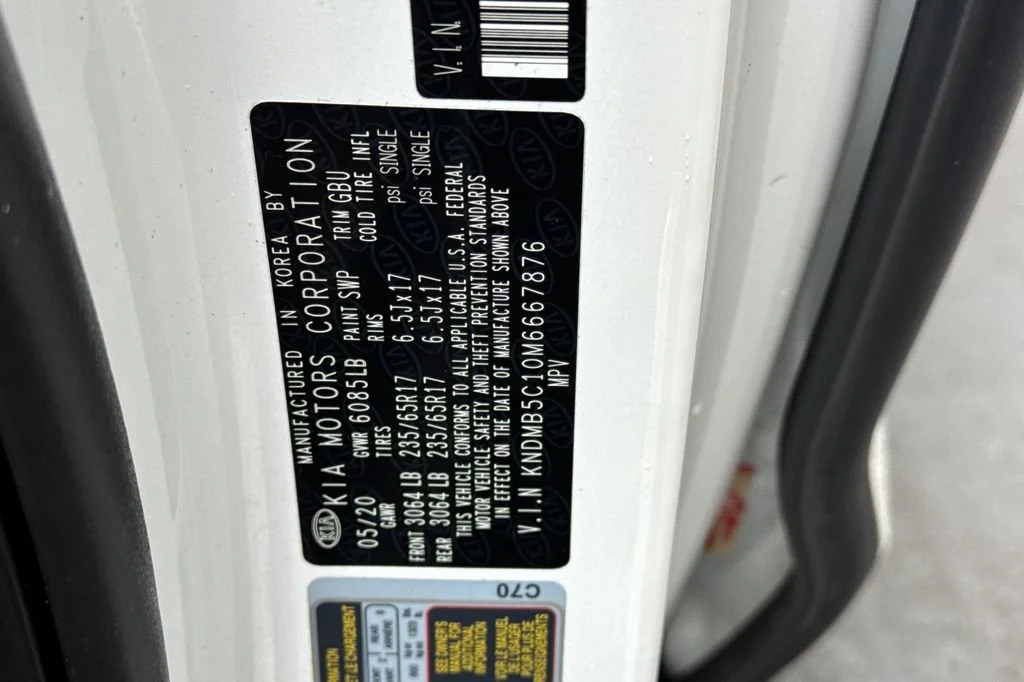 Used 2021 Pearl Kia LX image 29