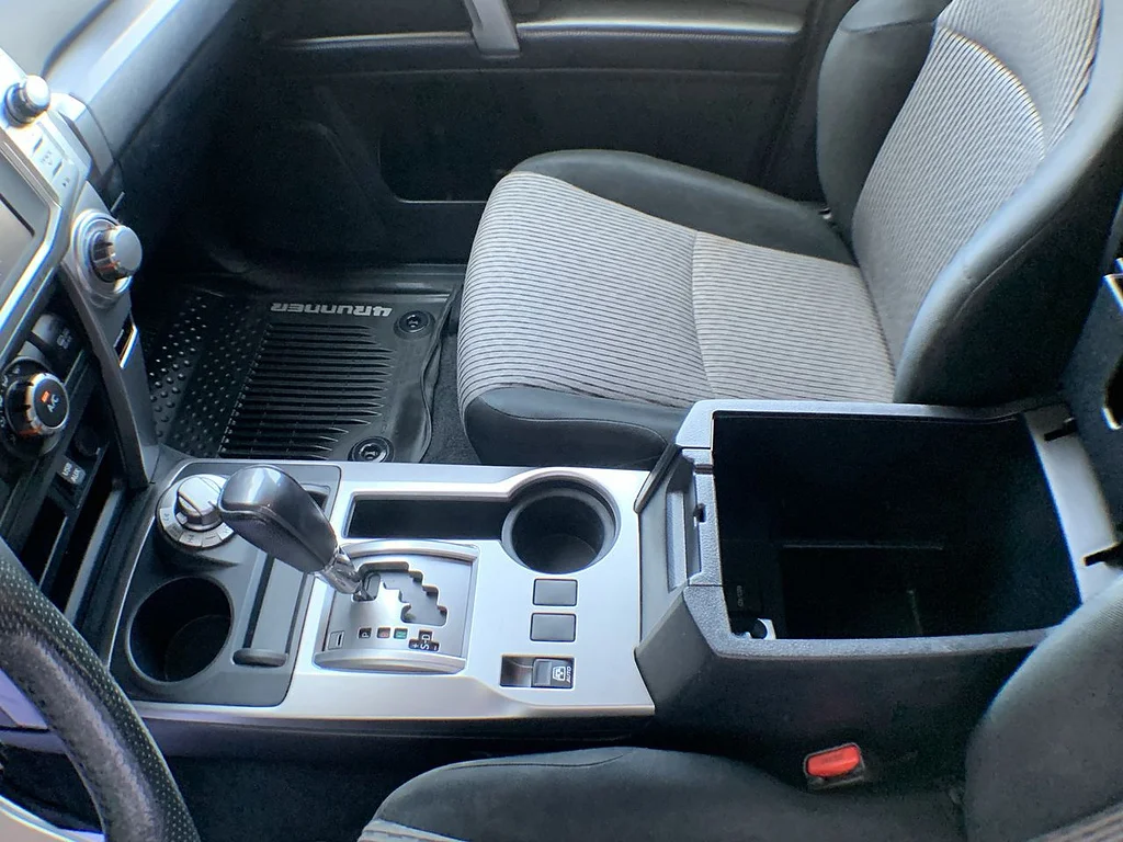 Used 2016 Super White Toyota SR5 image 20