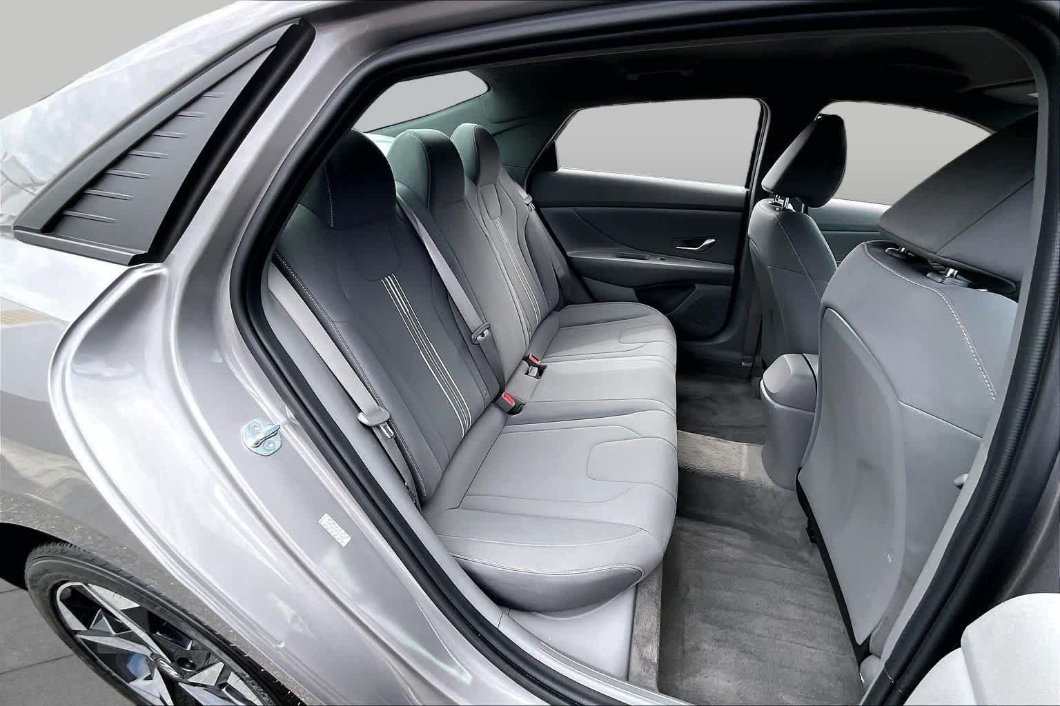Used 2023 Fluid Metal Hyundai SEL image 20