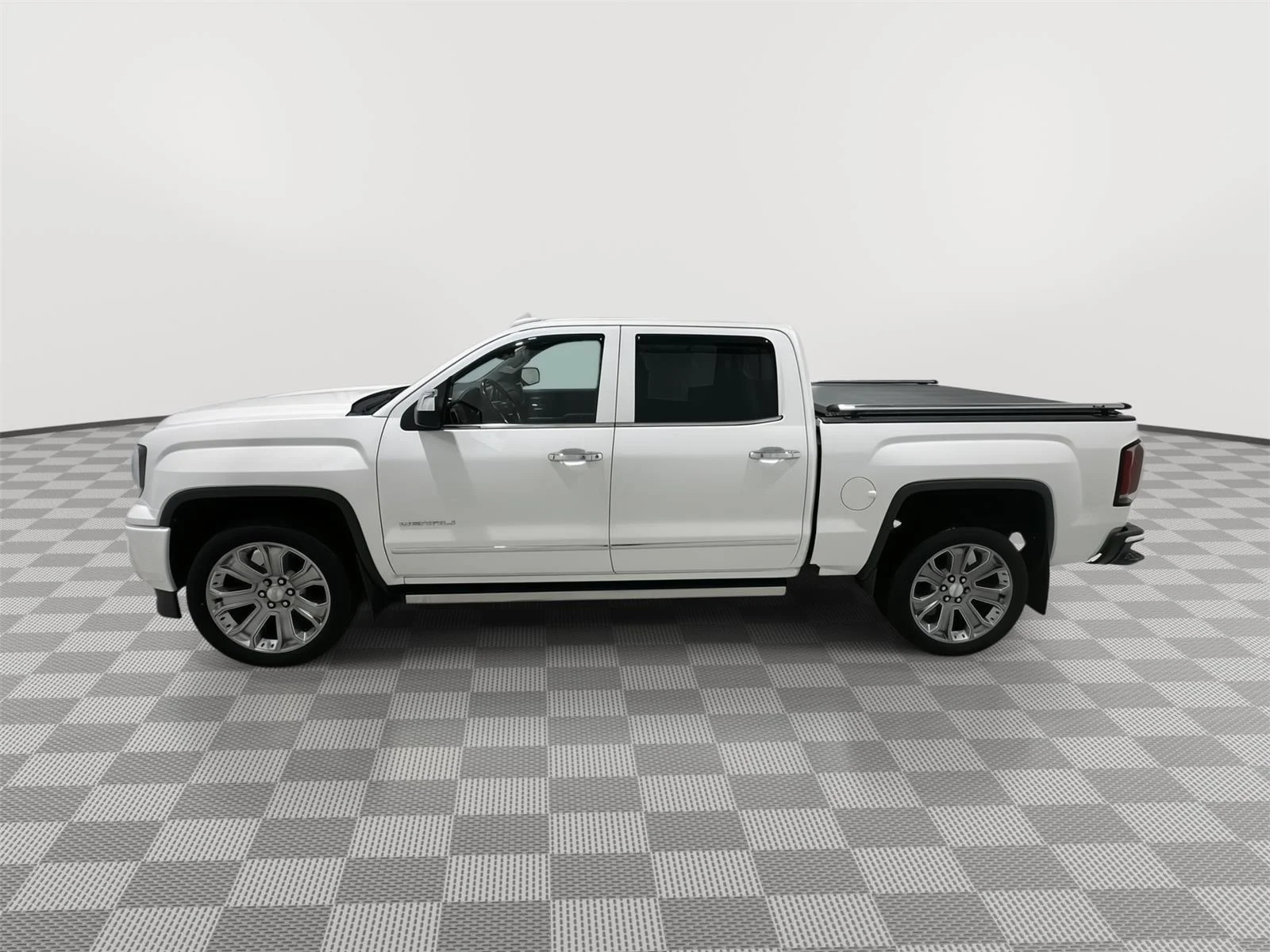 Used 2018 GMC Sierra 1500 Denali Denali with VIN 3GTU2PEJ4JG465688 for sale in Alexandria, Minnesota