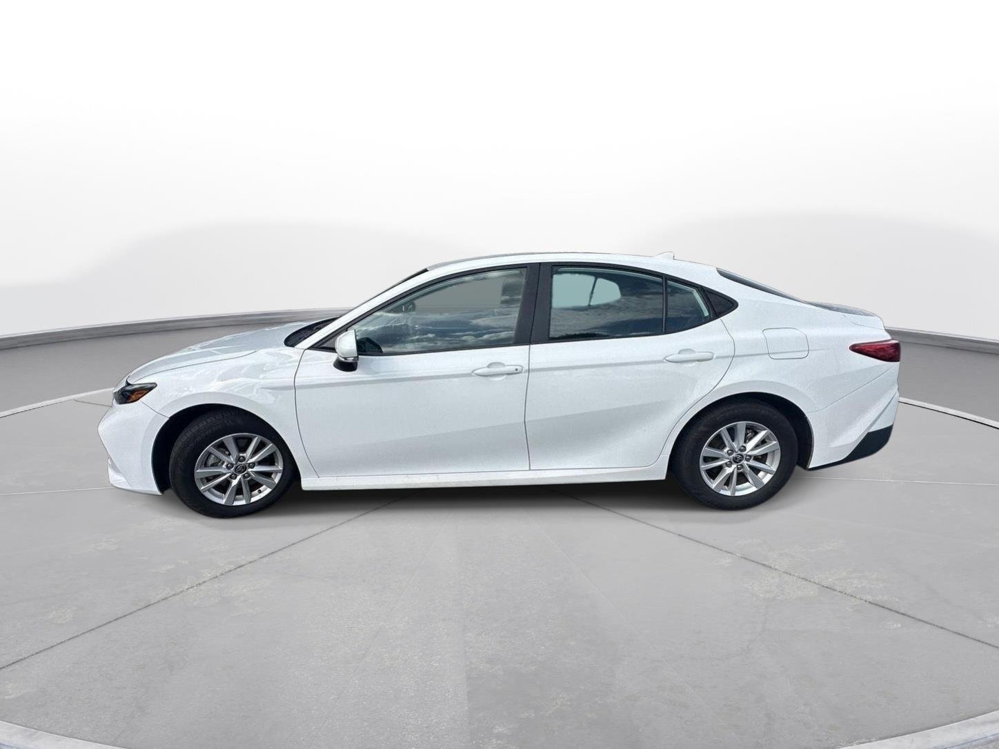 Used 2025 Ice Cap Toyota LE image 9