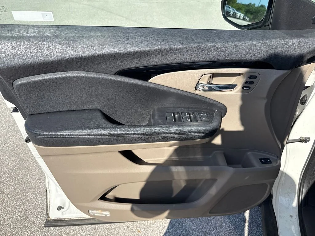 Used 2019  Honda Touring image 12