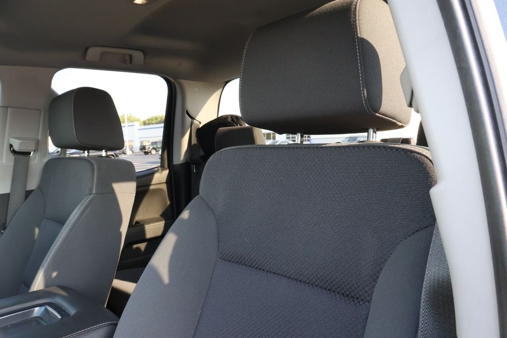 Used 2018 GRAPHITE METALLIC Chevrolet LT image 13