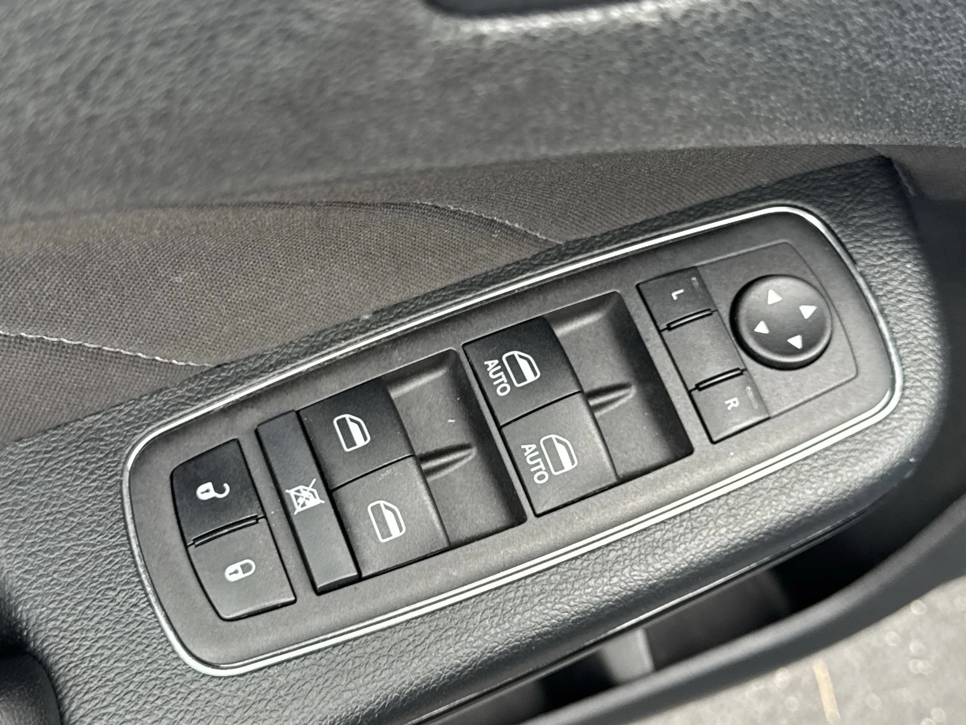2023 Dodge Charger SXT - Photo 13