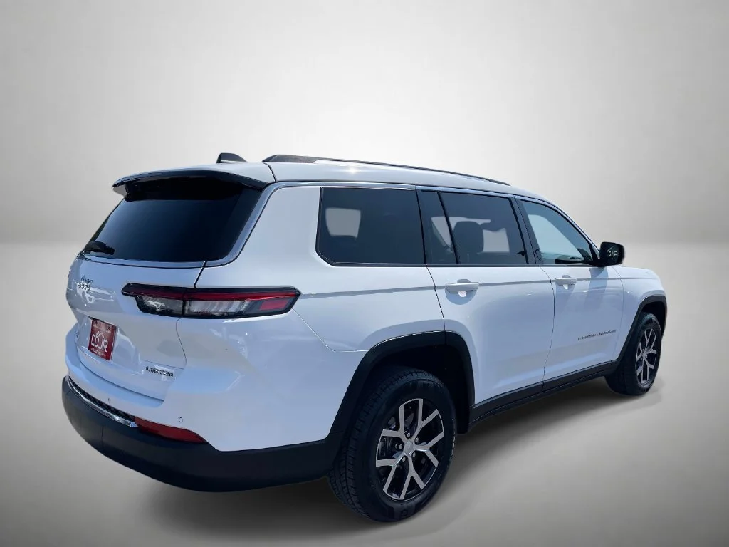 Used 2023 White Jeep Limited image 3
