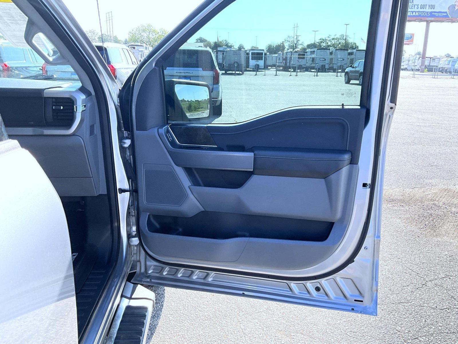 2023 Ford F-150 XLT - Photo 17