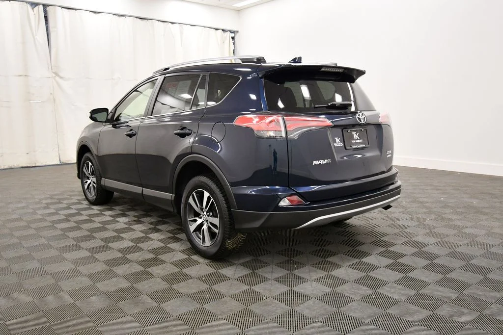 Used 2018 Blue Toyota XLE image 5