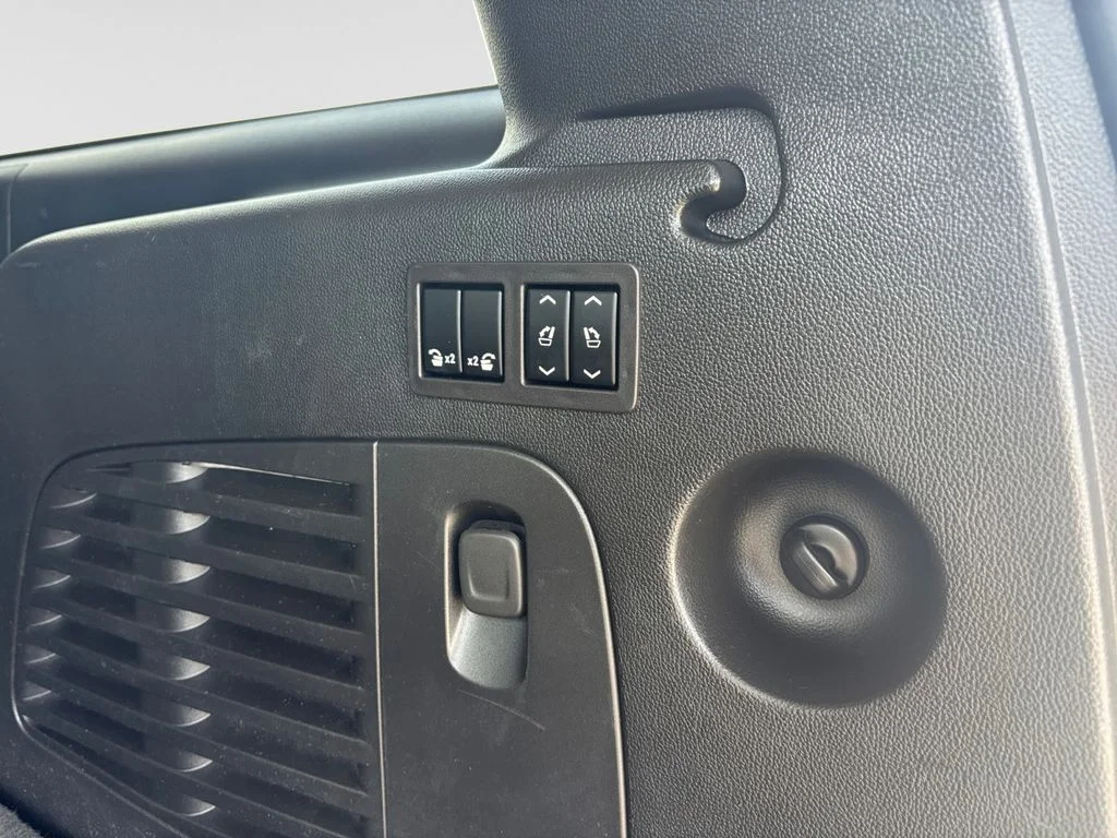 Used 2020 White GMC Denali image 46