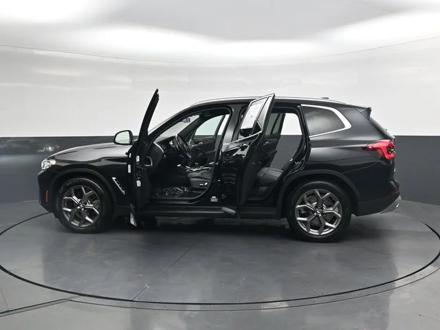 Used 2022 Black BMW xDrive30i image 41