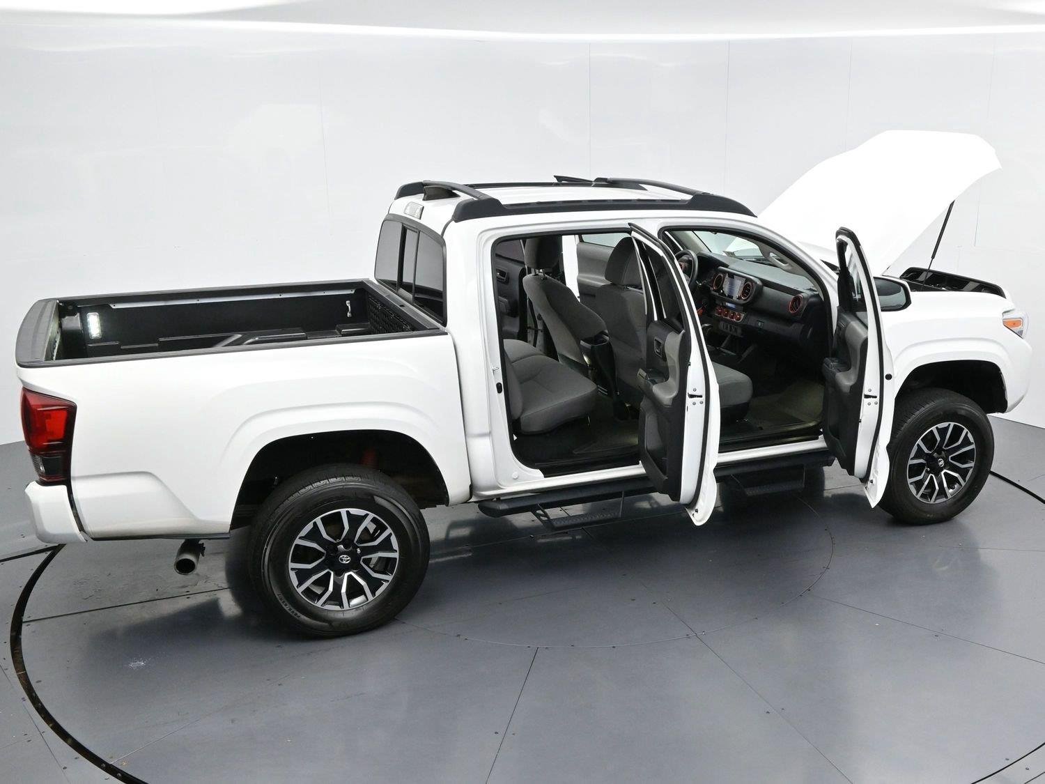 Used 2022 White Toyota SR V6 image 41