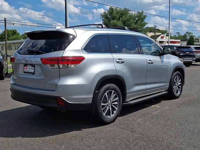 Used 2017 Silver Toyota XLE image 7