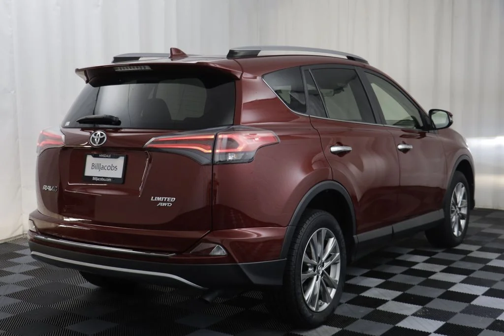 2018 Toyota RAV4 Limited - Photo 17