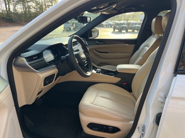 Used 2023 Bright White Clearcoat Jeep Limited image 4