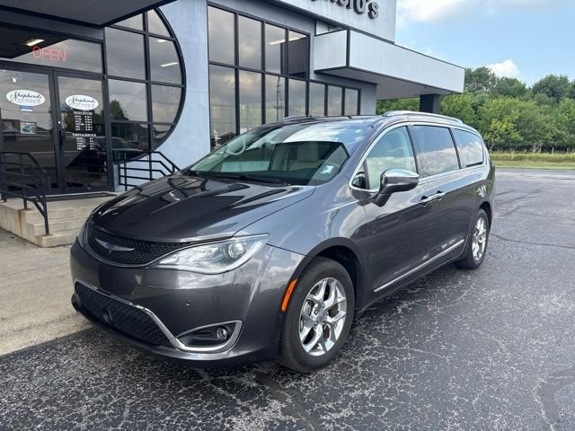 Used 2019 Gray Chrysler Limited image 2