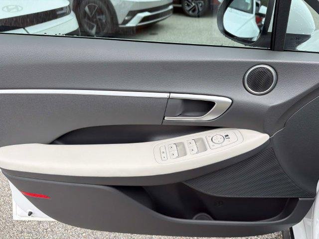 New 2026 White Hyundai SE image 7