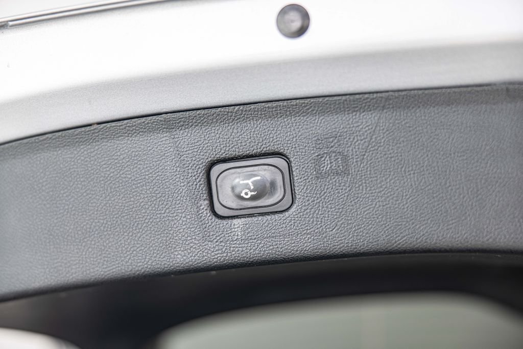 Used 2022 Silver Ford Titanium image 19