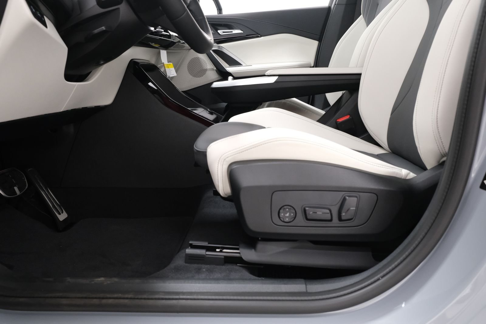 New 2027 Brooklyn Grey Metallic BMW xDrive28i image 31