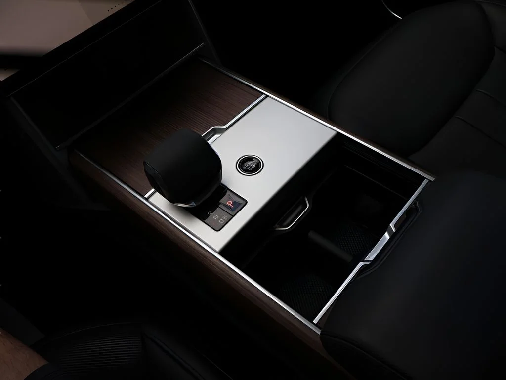 Certified Used 2025 Santorini Black Metallic Land Rover Autobiography image 29