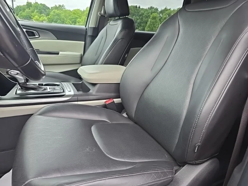 Used 2022 Silver Kia LXS image 24