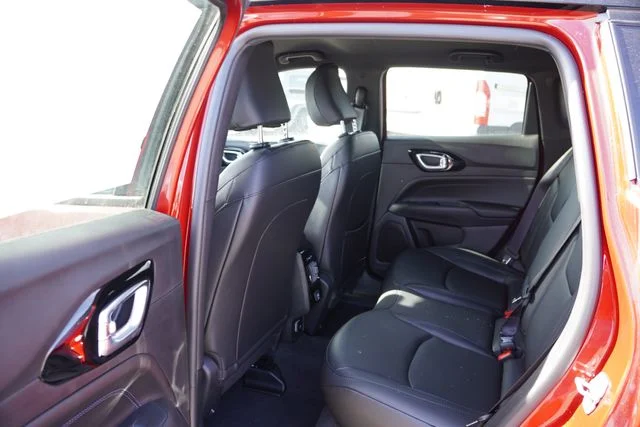 New 2026 Red Hot Pearl-Coat Exterior Paint Jeep Limited image 12