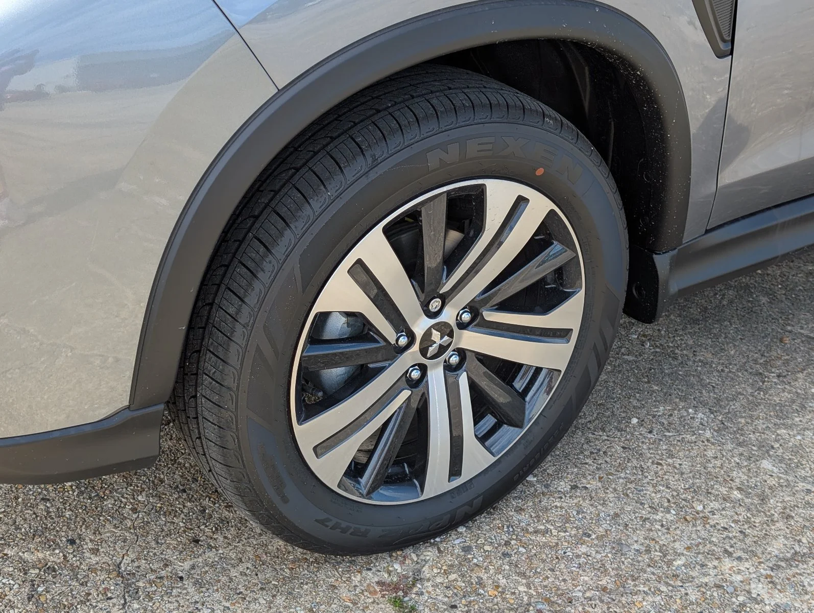 New 2027 Gray Mitsubishi 2.0 ES image 11