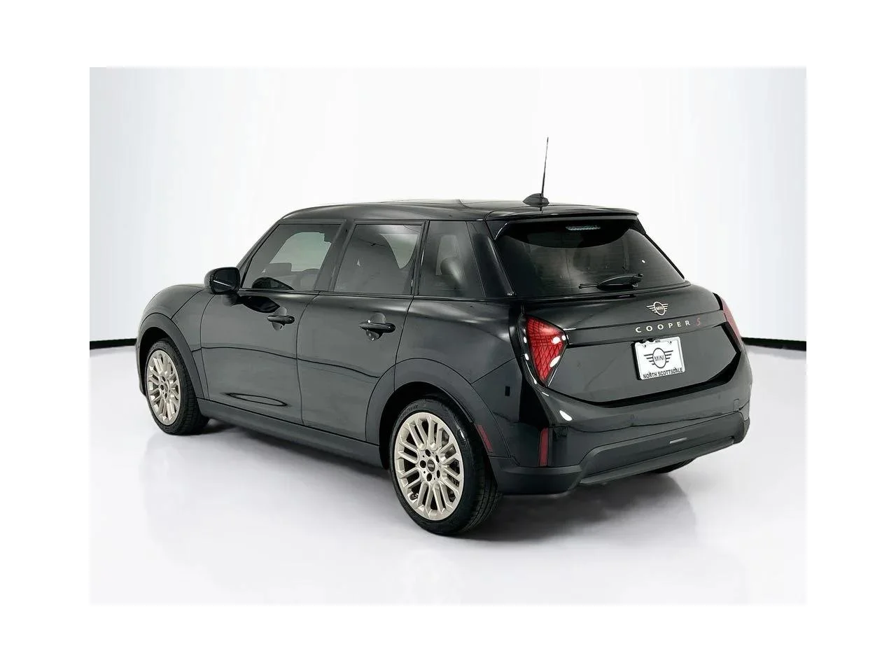 New 2026 Midnight Black II Metallic MINI SIGNATURE PLUS image 7